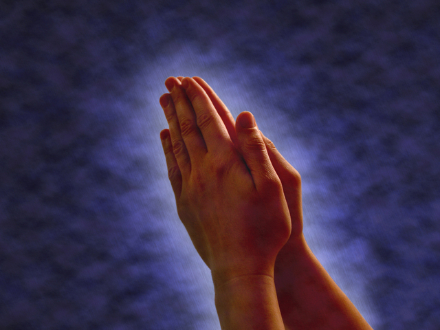 praying-hands-1179301-640x480